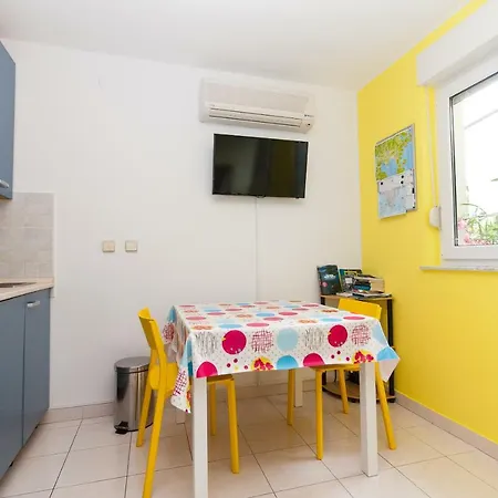 • Lungomare Beach • Apartment Pula