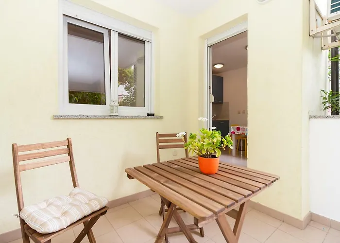 • Lungomare • Πούλα