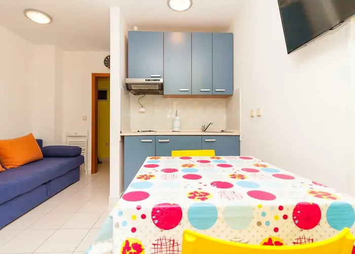 • Lungomare • * Pula