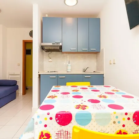 • Lungomare • * Pula