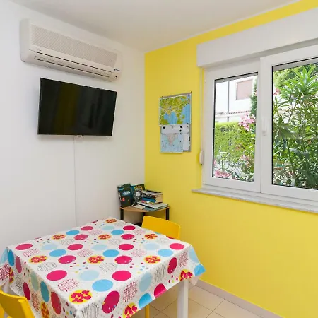 • Lungomare • Apartmán *